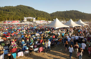 A packed house of country music fans